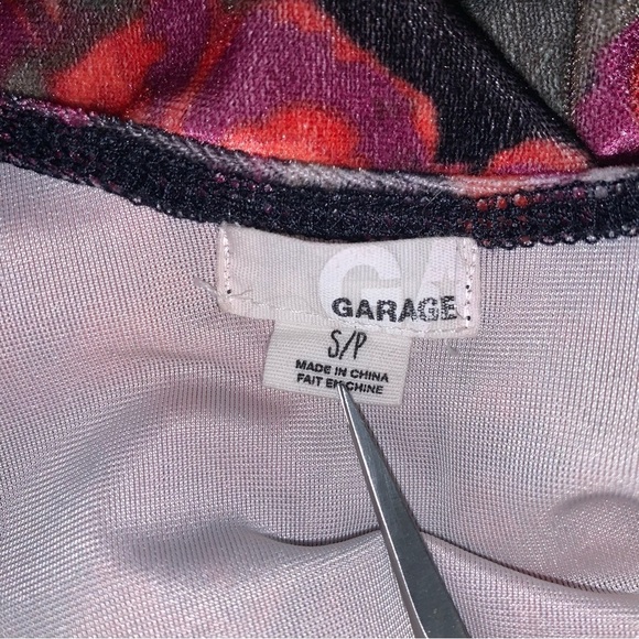 Garage Crop Top Women’s Size Small Pink Coral Black Floral Velour Short Sleeve - Picture 5 of 6